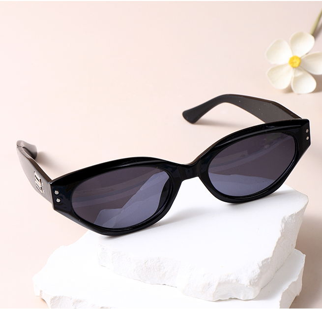 Star gm Retro cat-eye Narrow Frame Women's Sunglasses (Black