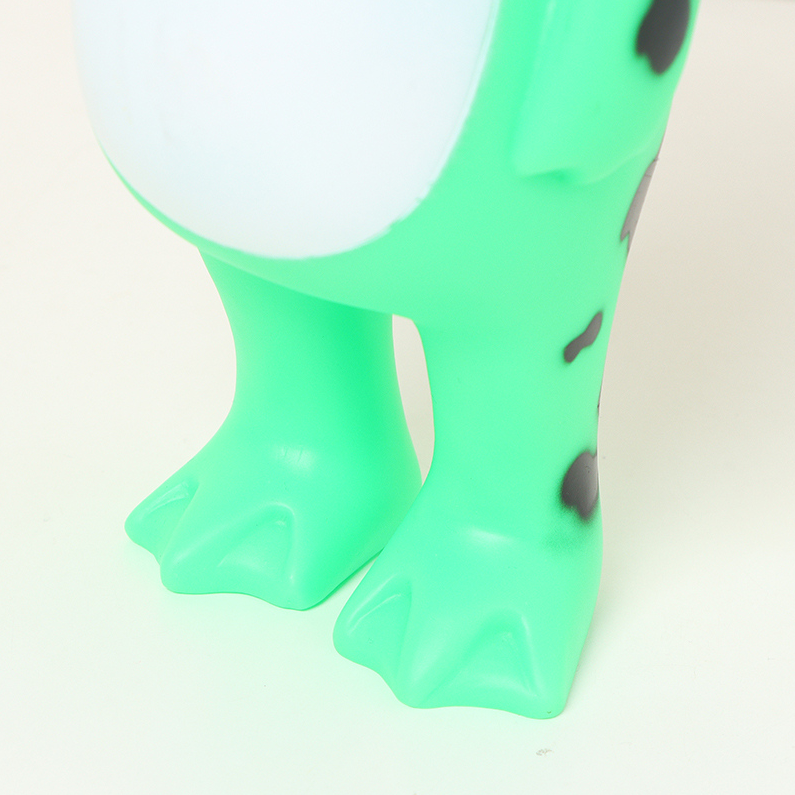 Screaming frog vinyl toy