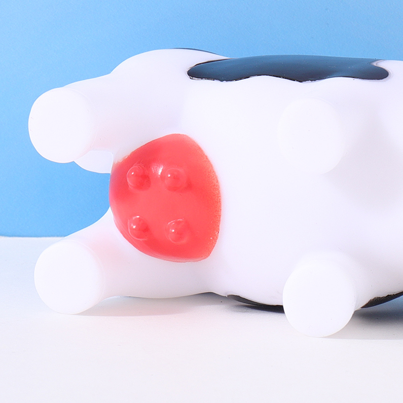 Dairy cow in net bag (14CM)