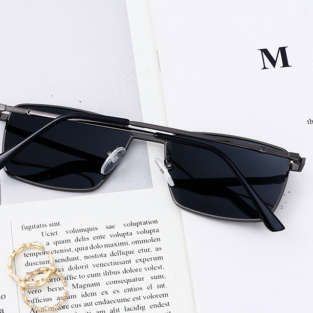 Small metal frame men's sunglasses (Blend)