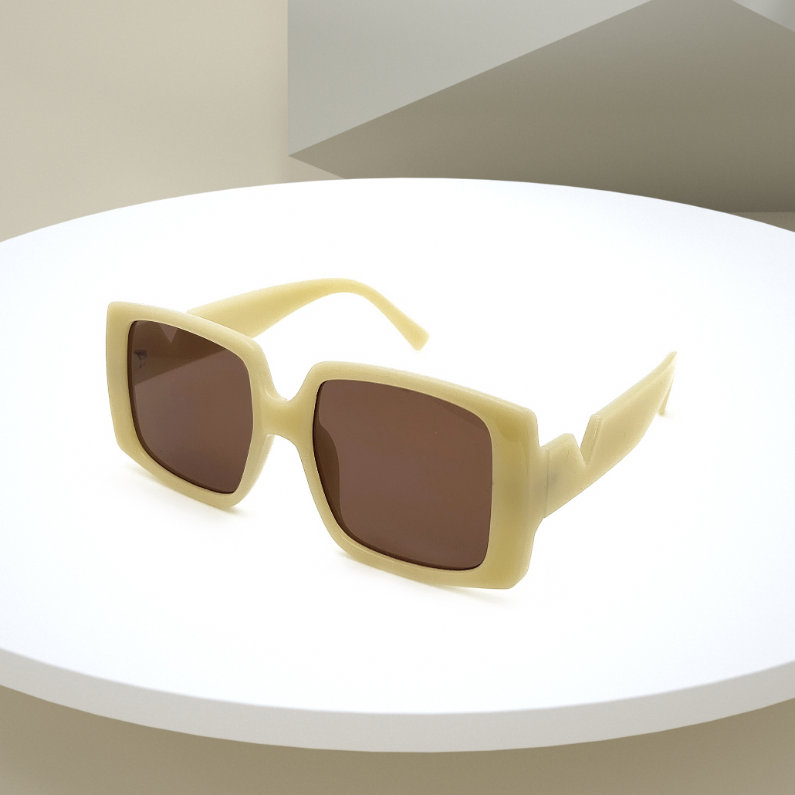 Trendy Sunglasses with Wrong Colors (Mixed colors)