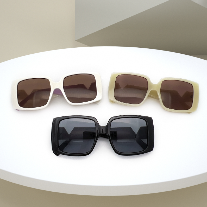 Trendy Sunglasses with Wrong Colors (Mixed colors)