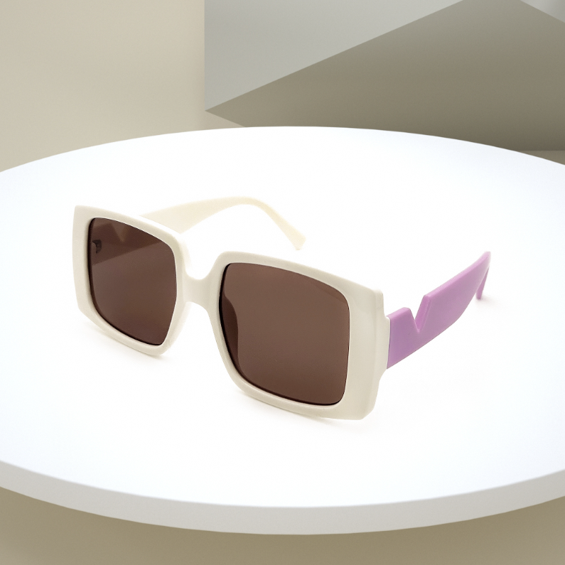 Trendy Sunglasses with Wrong Colors (Mixed colors)