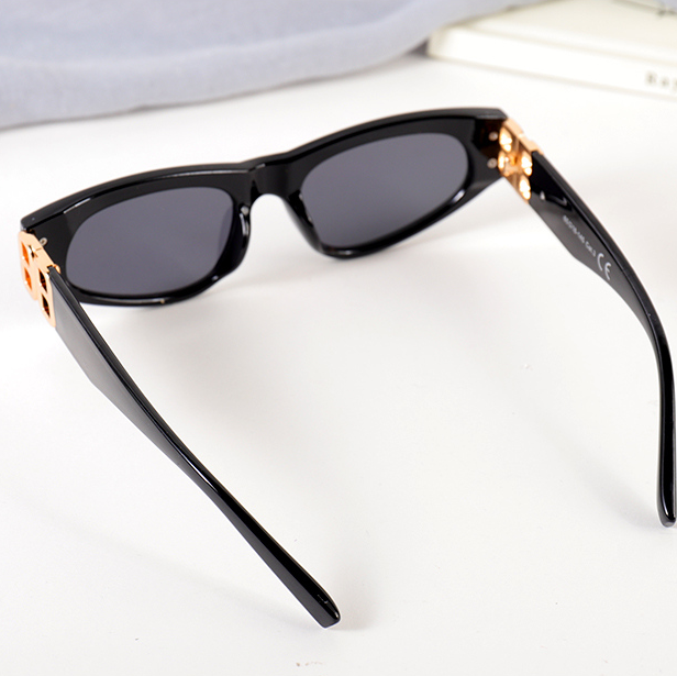 Euro-american Triangle cat Eye Sunglasses for women (Black)