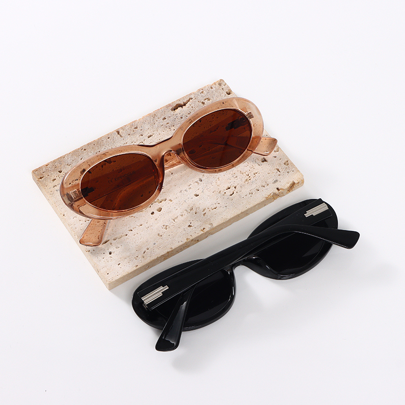 Fashion forward oval frame polarized sunglasses