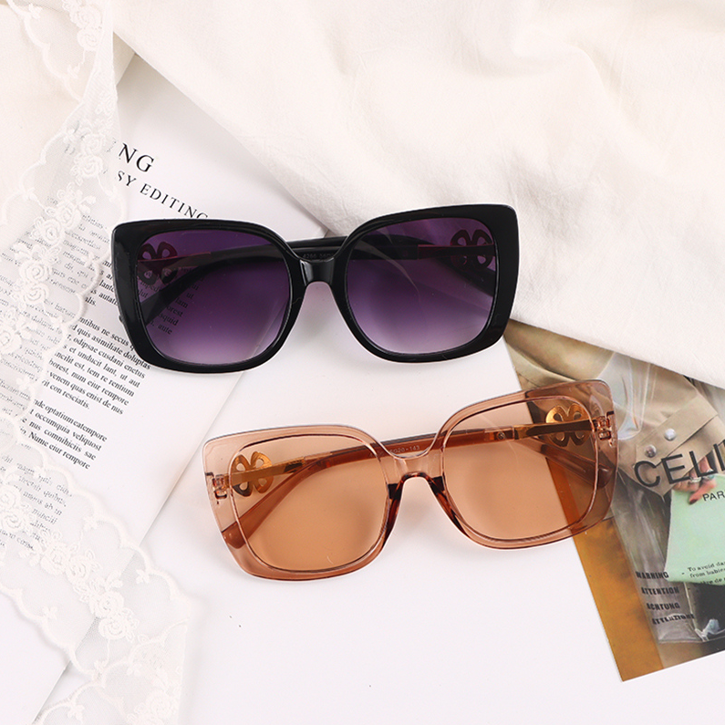 Large frame fashion sunglasses
