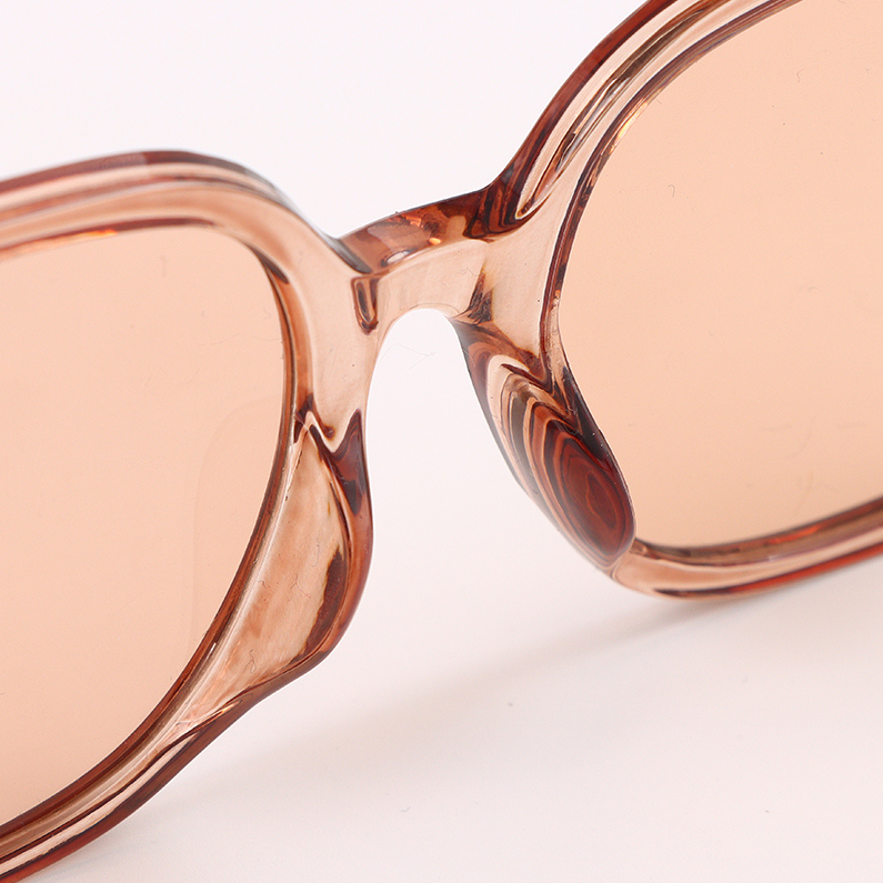 Large frame fashion sunglasses
