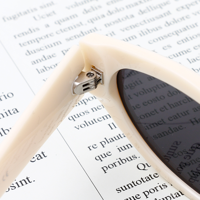 Small cat eye sunglasses made by Internet celebrities