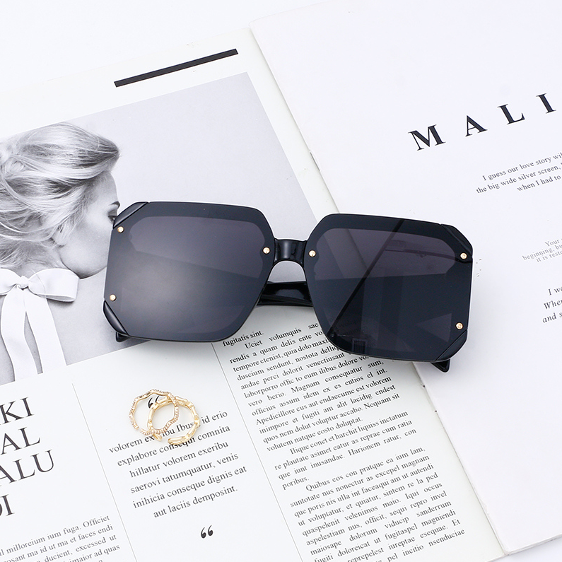 Square frame rice nail style sunglasses