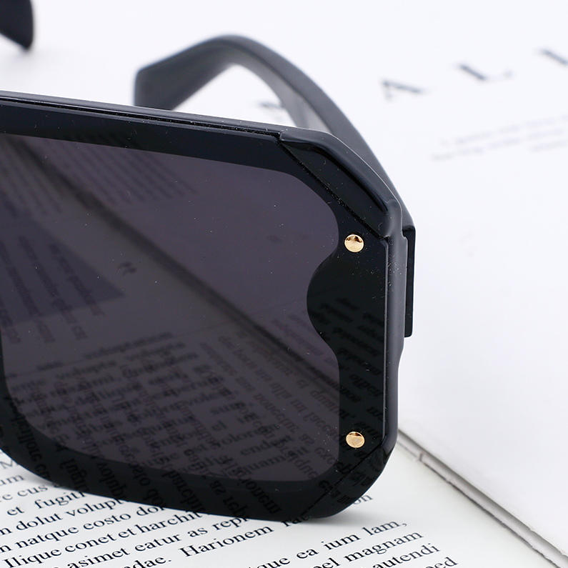 Square frame rice nail style sunglasses