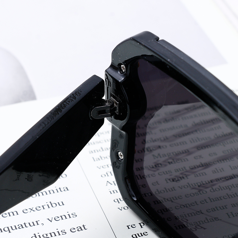 Square frame rice nail style sunglasses