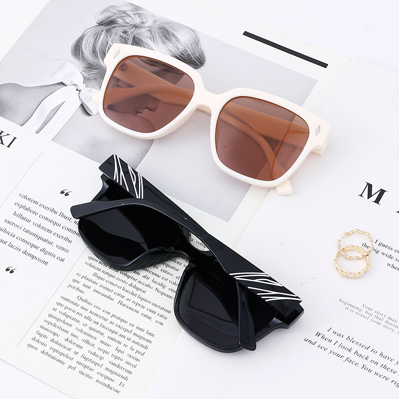 Fashionable plain polarized sunglasses