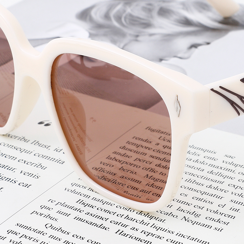 Fashionable plain polarized sunglasses