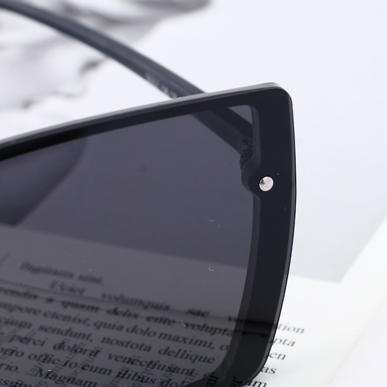 Framed fashion polarized sunglasses