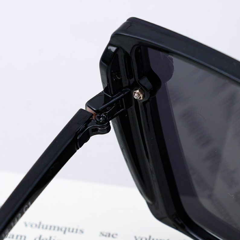 Framed fashion polarized sunglasses
