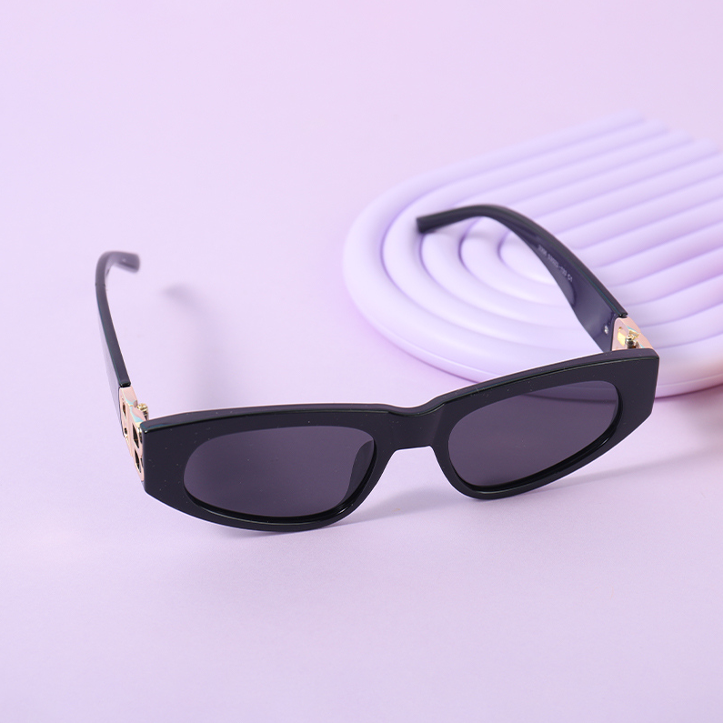 Big personality polarizing sunglasses