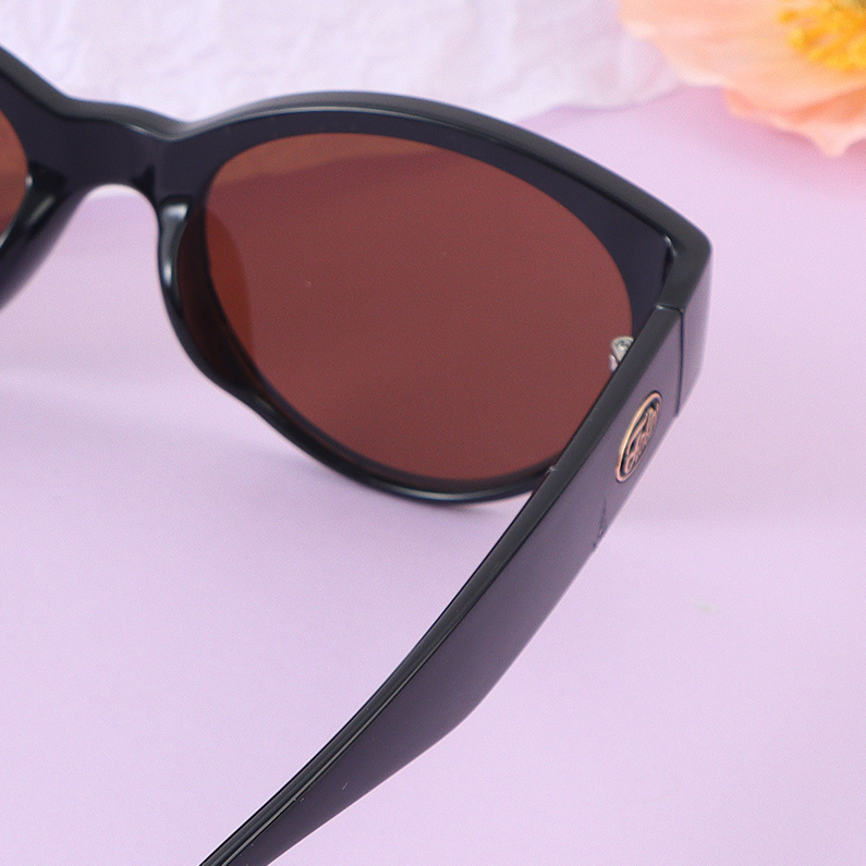 Vintage cat-eye sunglasses
