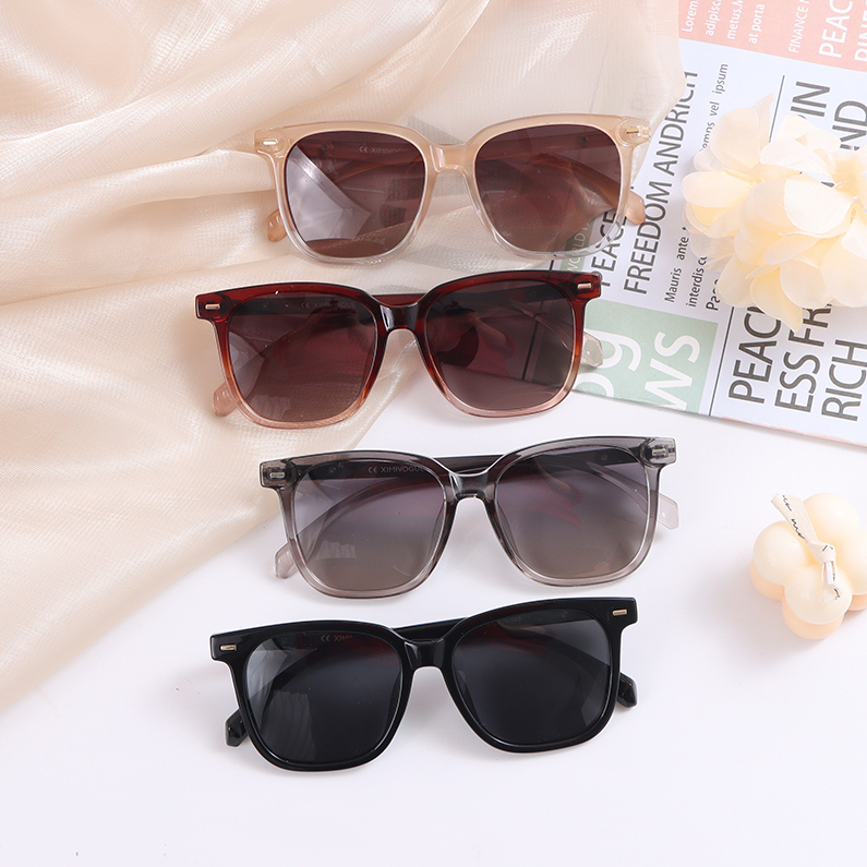 Adult polarized sunglasses for everyday street photography