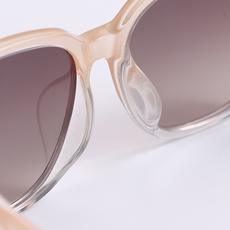 Adult polarized sunglasses for everyday street photography