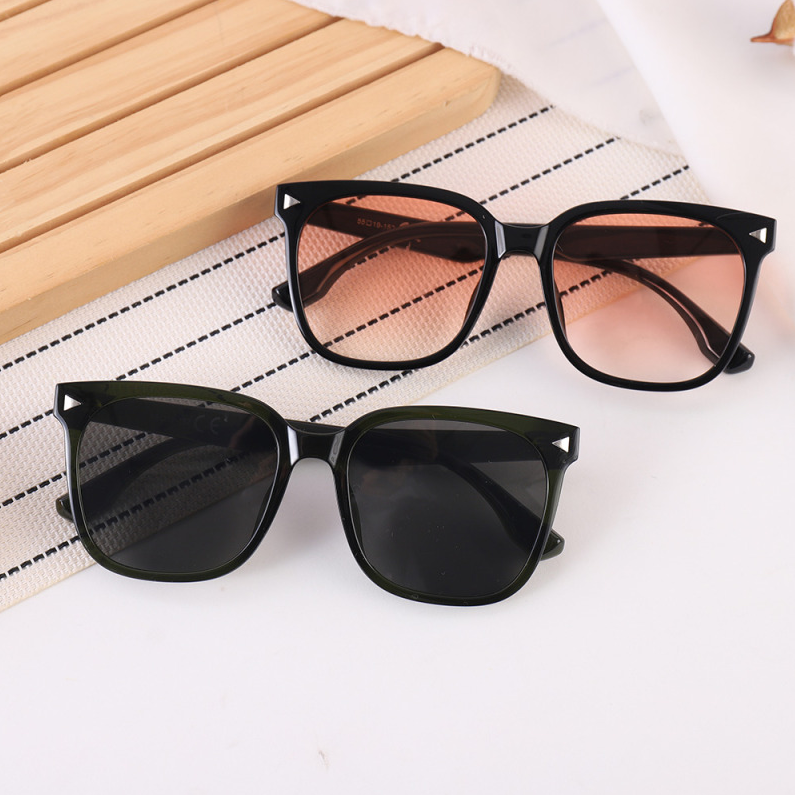 Classic Adult Sunglasses (Blend)