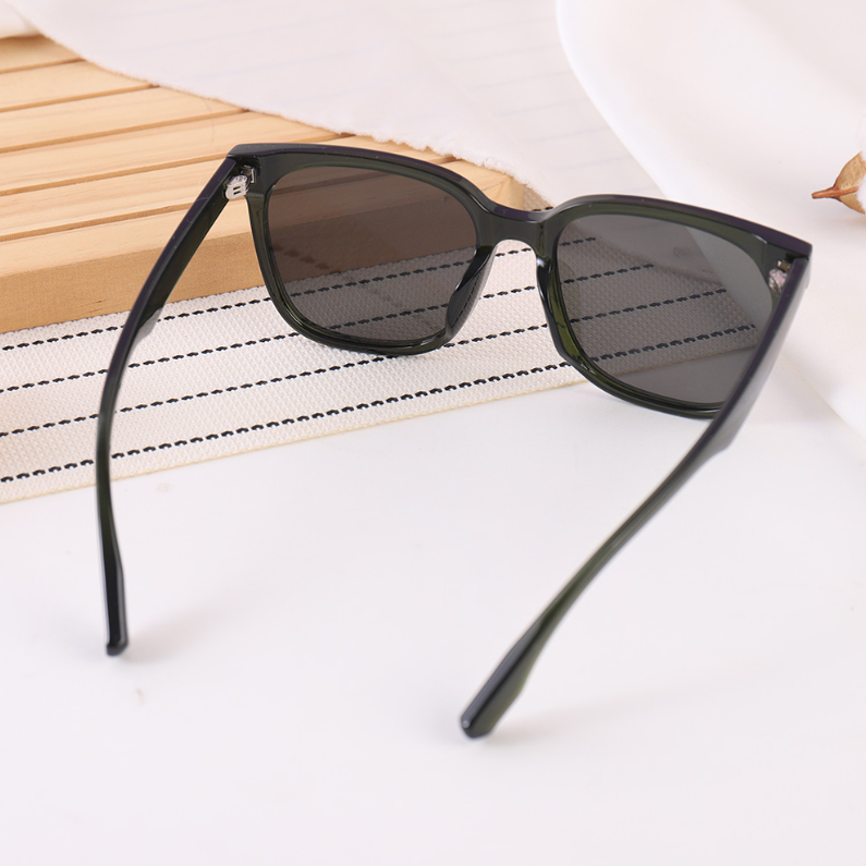 Classic Adult Sunglasses (Blend)