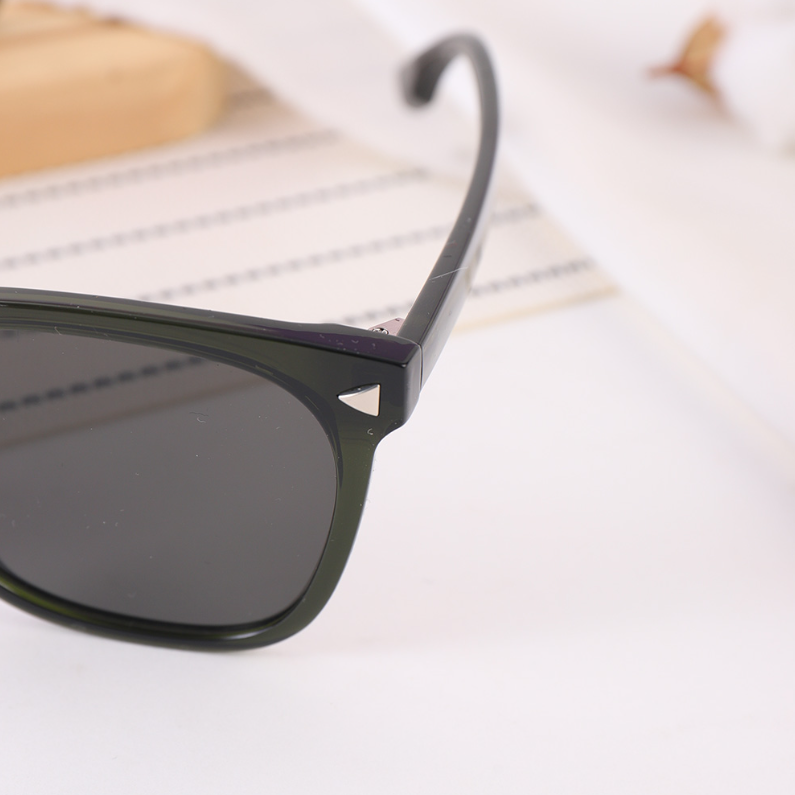 Classic Adult Sunglasses (Blend)