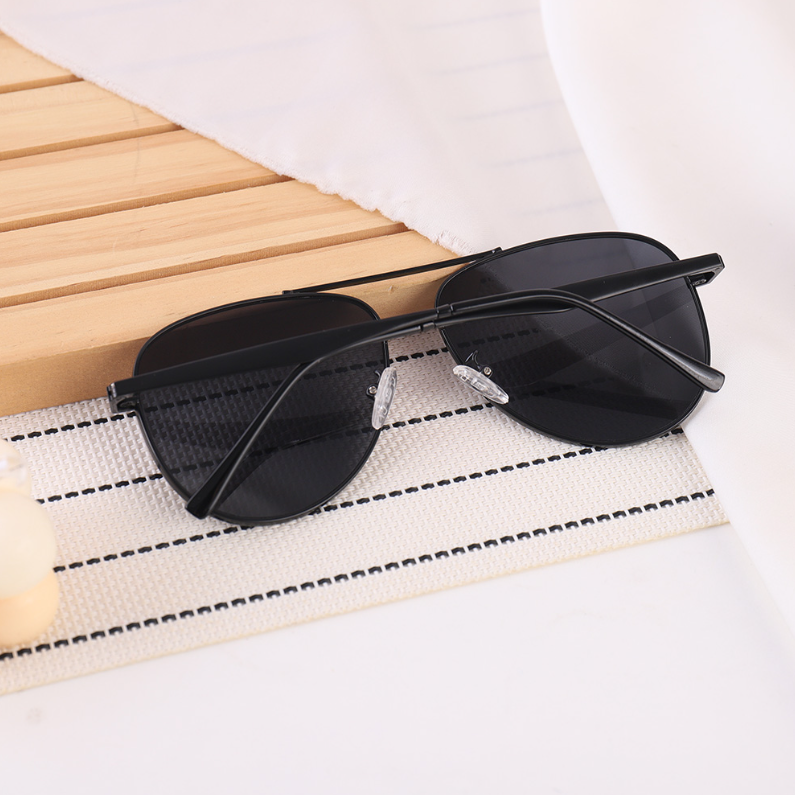 Parallel Bars Classic Toad Sunglasses for Men (Blend)