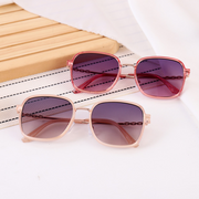 Elegant and Stylish Glitter Sunglasses for Adults (Blend)