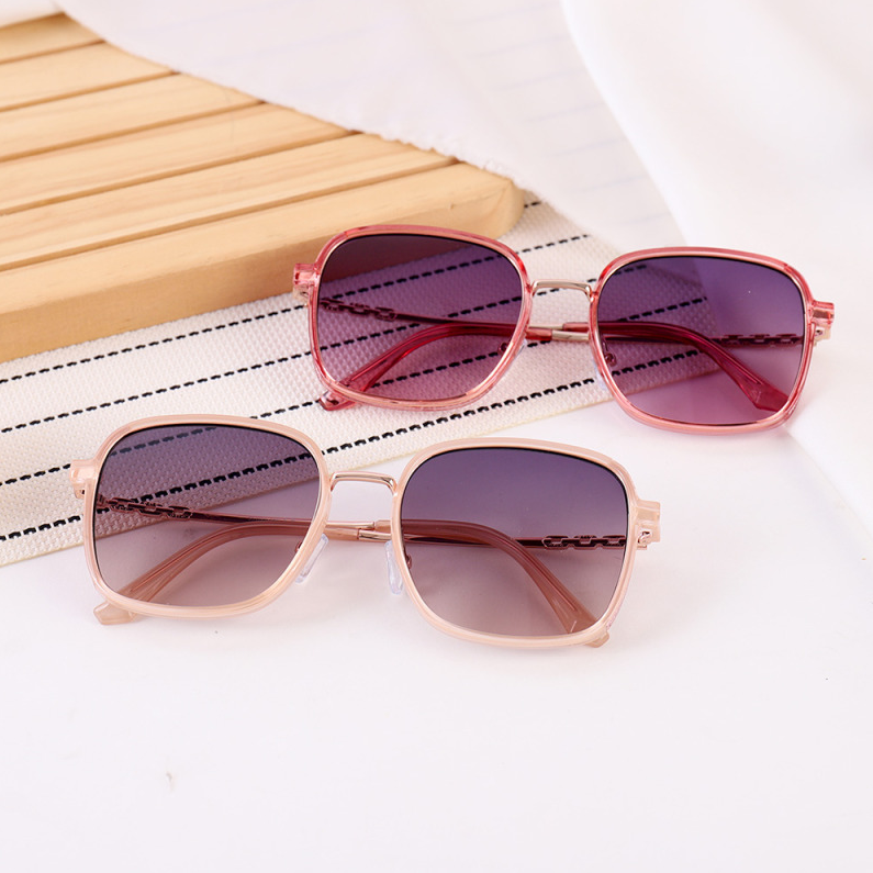 Elegant and Stylish Glitter Sunglasses for Adults (Blend)