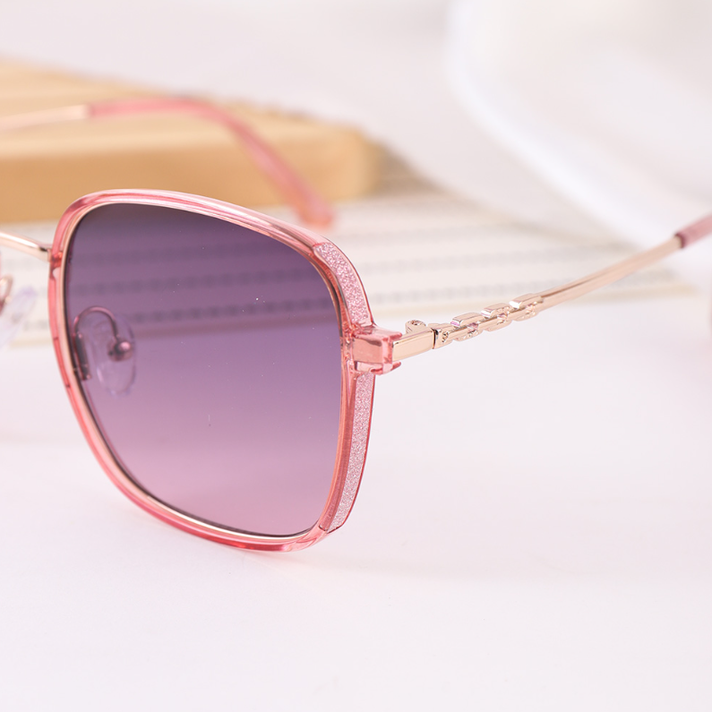 Elegant and Stylish Glitter Sunglasses for Adults (Blend)
