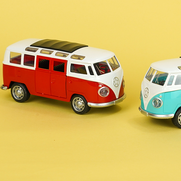 1:36 Alloy Bus Toy with Music and Light