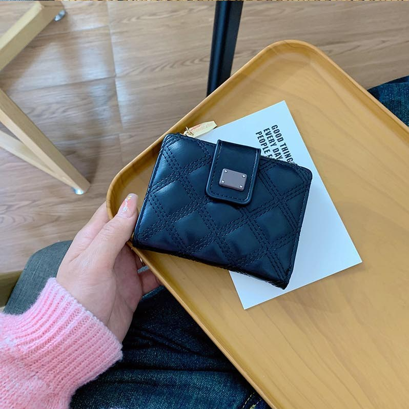 Simple Rhomboid Buckle Bifold Purse for Women
