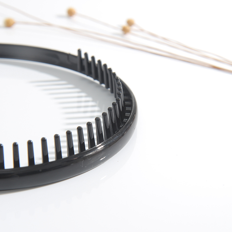 Flat tooth head strap black