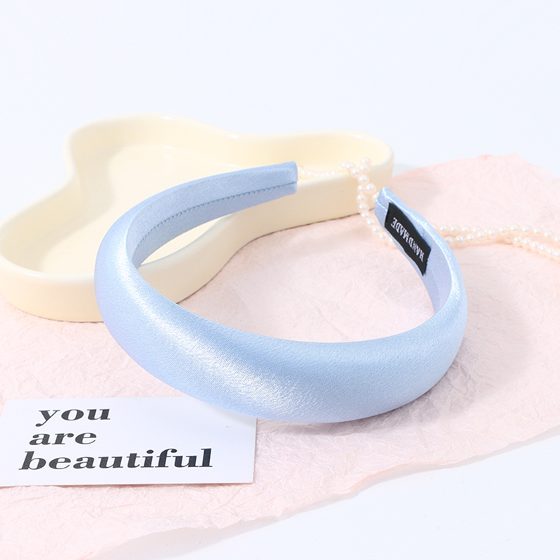 Traffic-Generating Glossy Headband