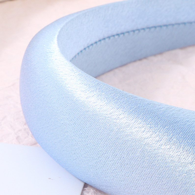 Traffic-Generating Glossy Headband