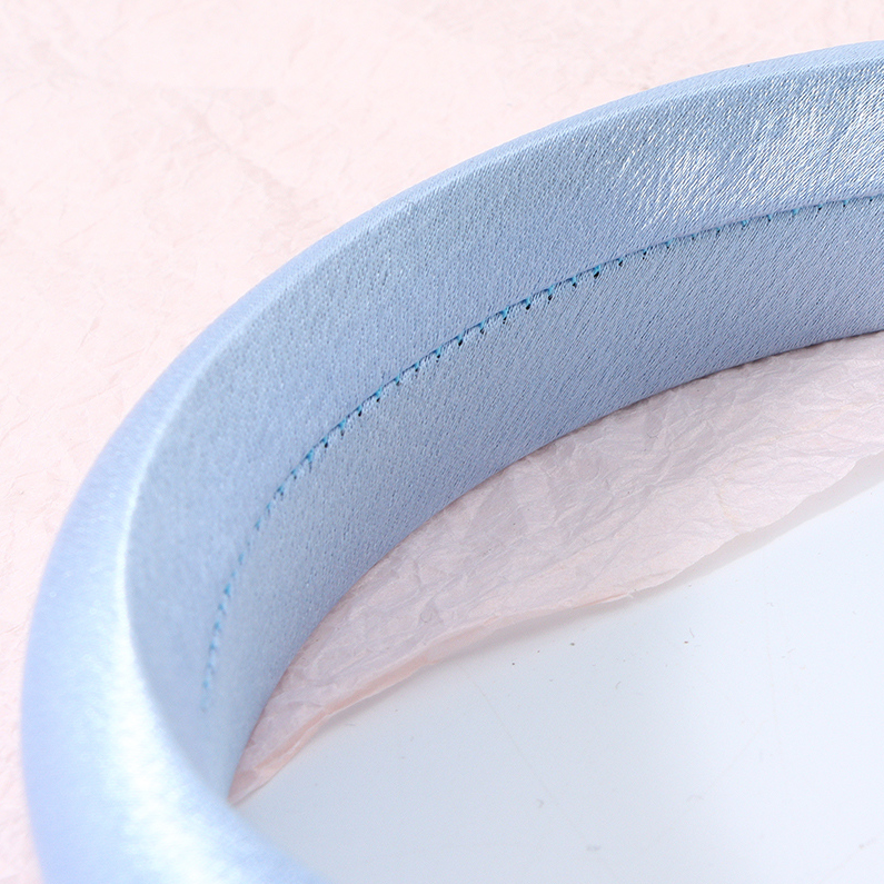 Traffic-Generating Glossy Headband