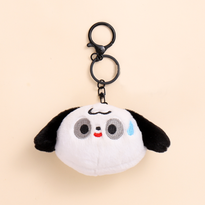 The animal presses the rattle plush pendant