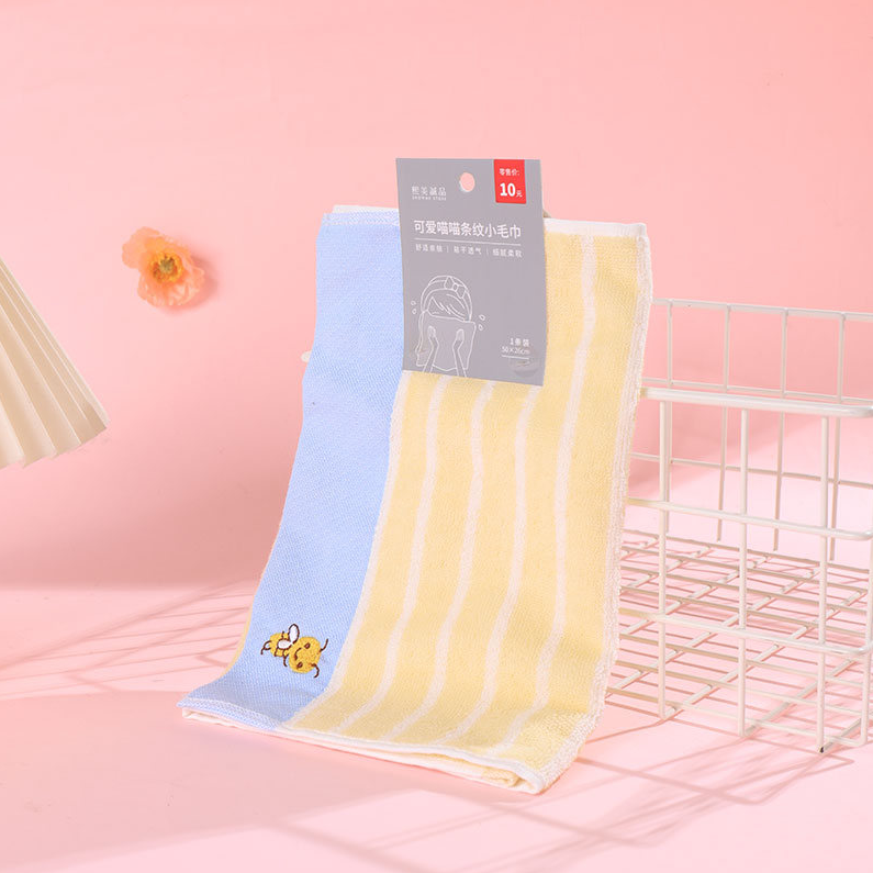Cute kitten striped towel