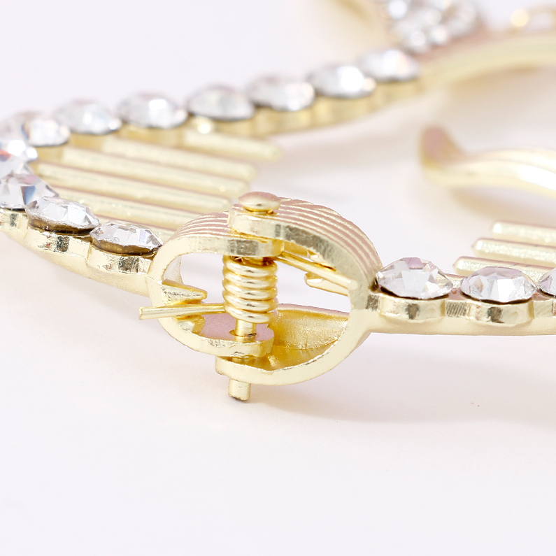 Marine fish bone metal hair grab