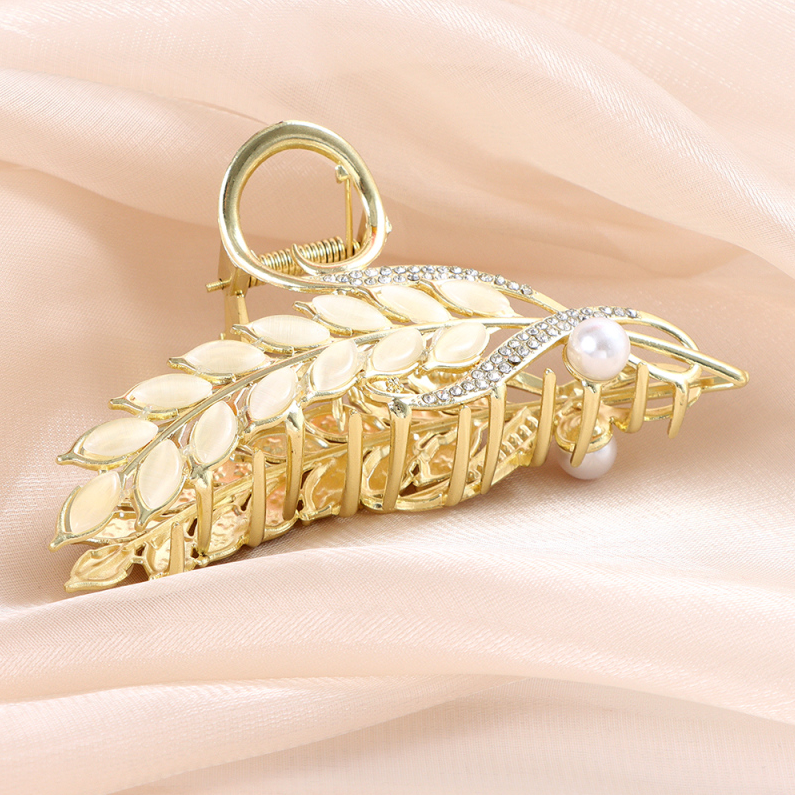 Wheat pearl metal hair grab