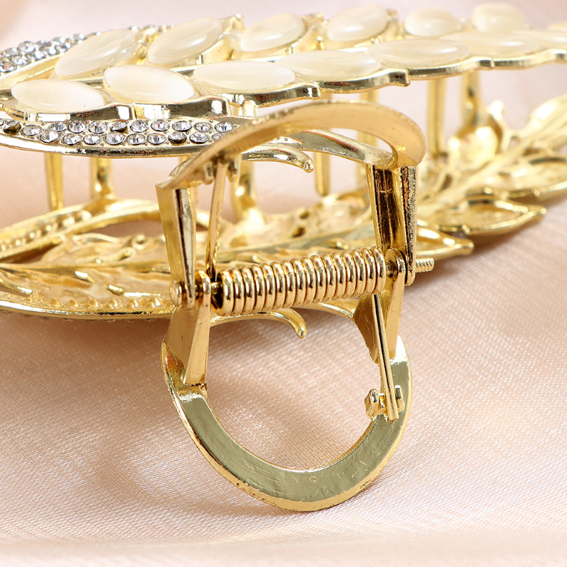 Wheat pearl metal hair grab