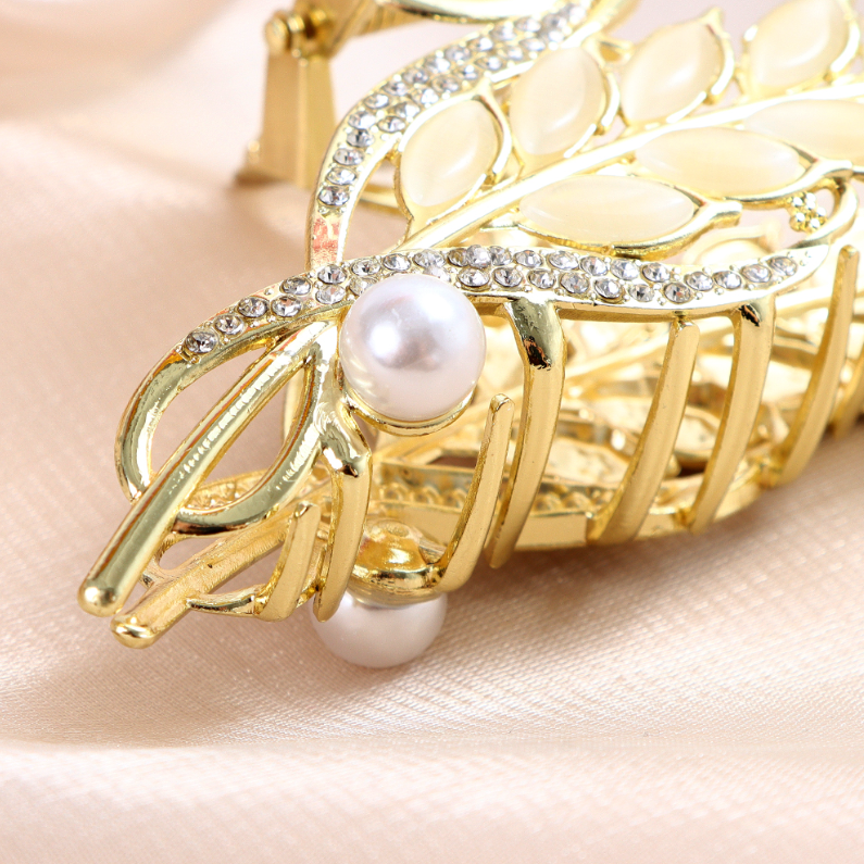 Wheat pearl metal hair grab