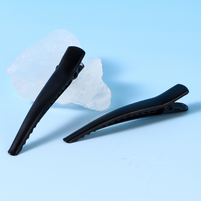 Black beak clip