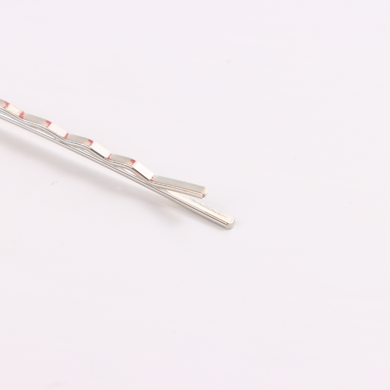 Silver wavy pattern base one word clip 8