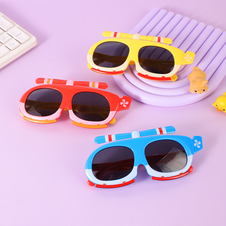 Small plane polarizer for children