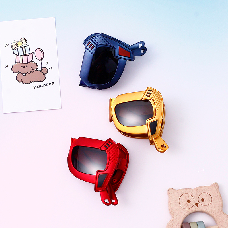 Cool folding polarizer for kids