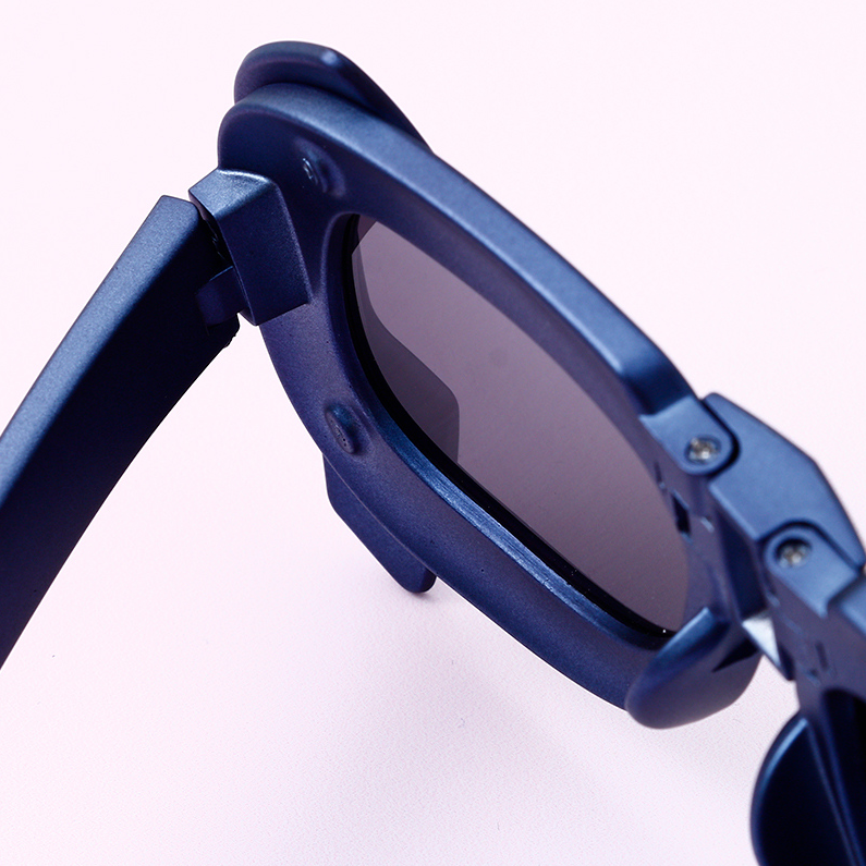 Cool folding polarizer for kids