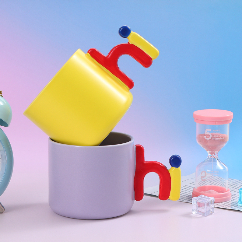Letter color contrast creative ceramic cup (mixed)