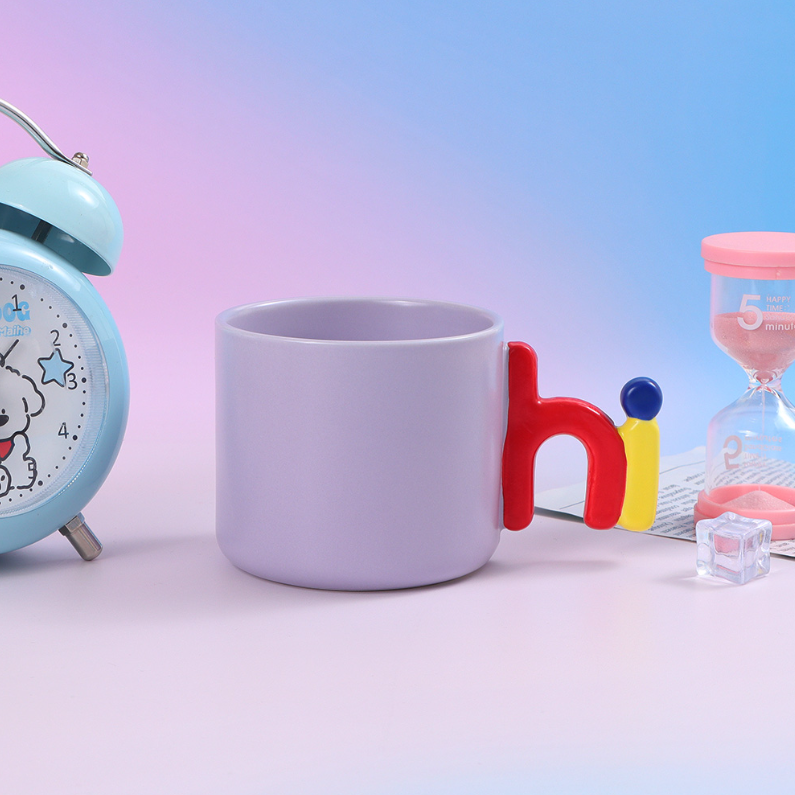 Letter color contrast creative ceramic cup (mixed)