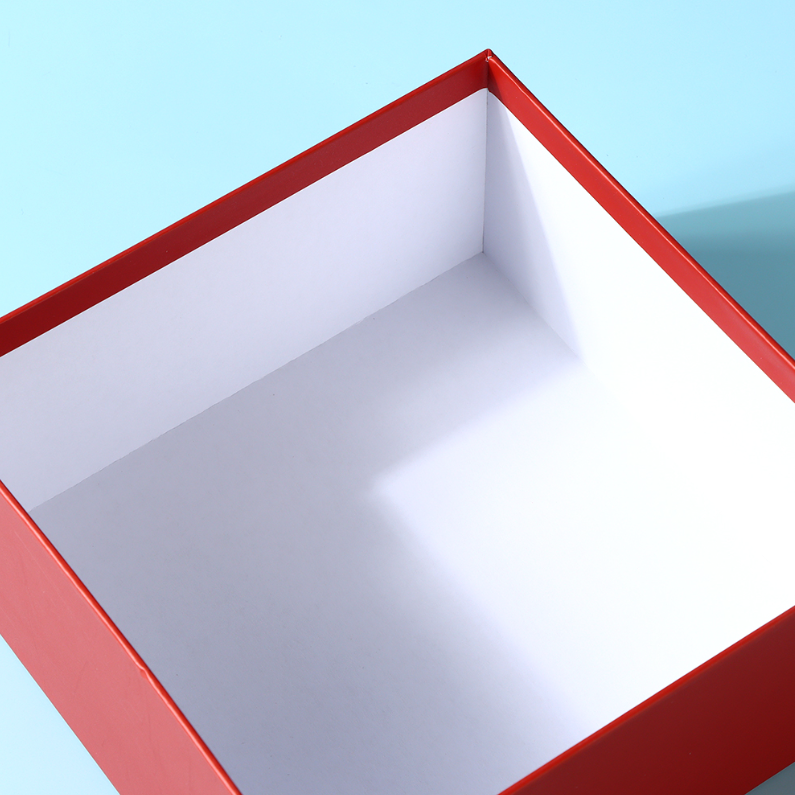 Garden Red Rose Square Gift Box (L)
